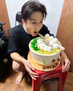 Richie Koh Instagram - It's been an incredible month!

I'm not someone who usually celebrates my birthday, but this year I received an overwhelming amount of love.

From the heartwarming birthday cake surprise by @resortsworldgenting @kristine0510 , along with @denniszhouchongqing and @meigui.k , to having over 700 guests sing "Happy Birthday" to me—I will never forget that moment.

To my beloved cast, crew, and production team of #好孩子, thank you so much for your love and support! You created a safe space for me to perform, showed immense patience and creativity, and pushed boundaries every single day. And, of course, thank you for all the drinks, food, and snacks—too many calories to count!

Lastly, to my glam team: thank you for always supporting my vision and dreams and for always standing behind me. Let's stay together for as long as time allows. @urbanhairsg @makeupentourage @kanerayn