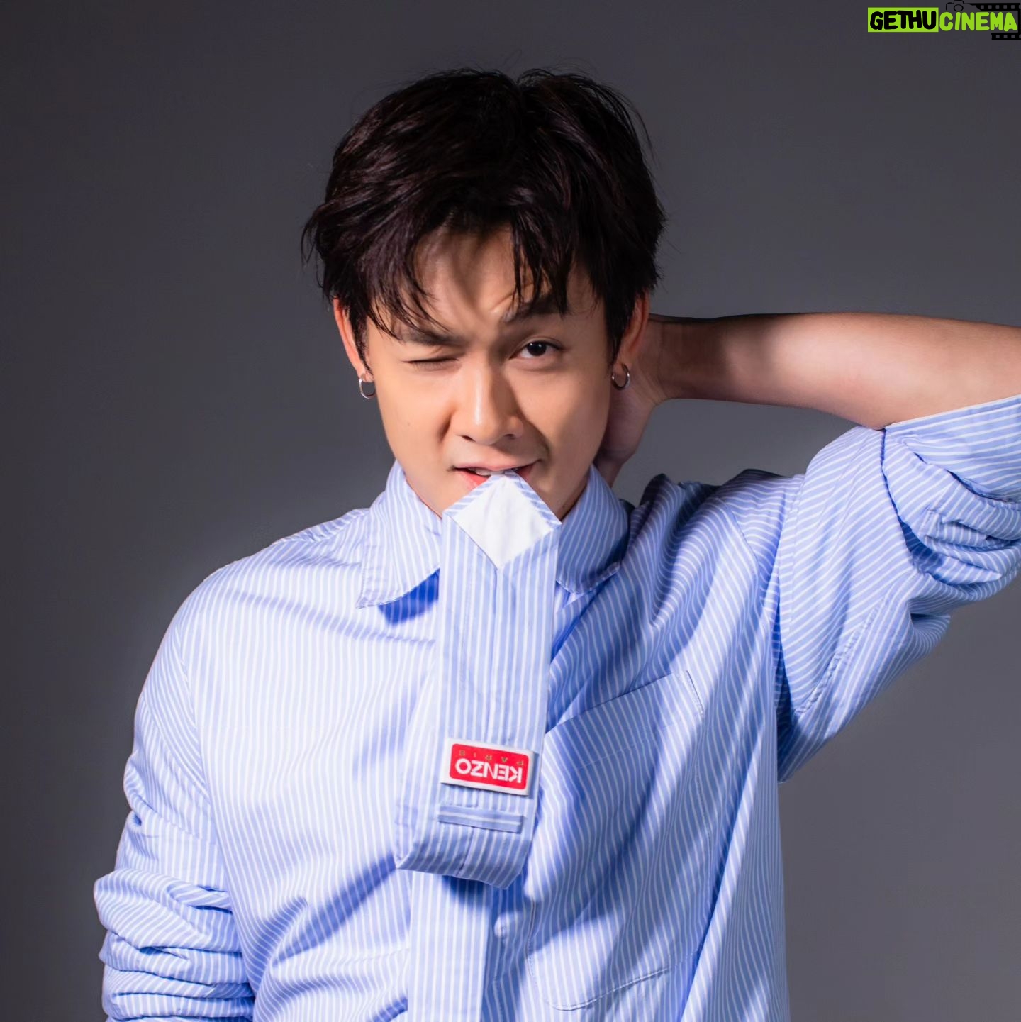 Richie Koh - 2.6K Likes - Why leave your tie dangling when you can bite it.
#kenzo
