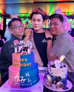 Richie Koh Instagram - It's been an incredible month!

I'm not someone who usually celebrates my birthday, but this year I received an overwhelming amount of love.

From the heartwarming birthday cake surprise by @resortsworldgenting @kristine0510 , along with @denniszhouchongqing and @meigui.k , to having over 700 guests sing "Happy Birthday" to me—I will never forget that moment.

To my beloved cast, crew, and production team of #好孩子, thank you so much for your love and support! You created a safe space for me to perform, showed immense patience and creativity, and pushed boundaries every single day. And, of course, thank you for all the drinks, food, and snacks—too many calories to count!

Lastly, to my glam team: thank you for always supporting my vision and dreams and for always standing behind me. Let's stay together for as long as time allows. @urbanhairsg @makeupentourage @kanerayn
