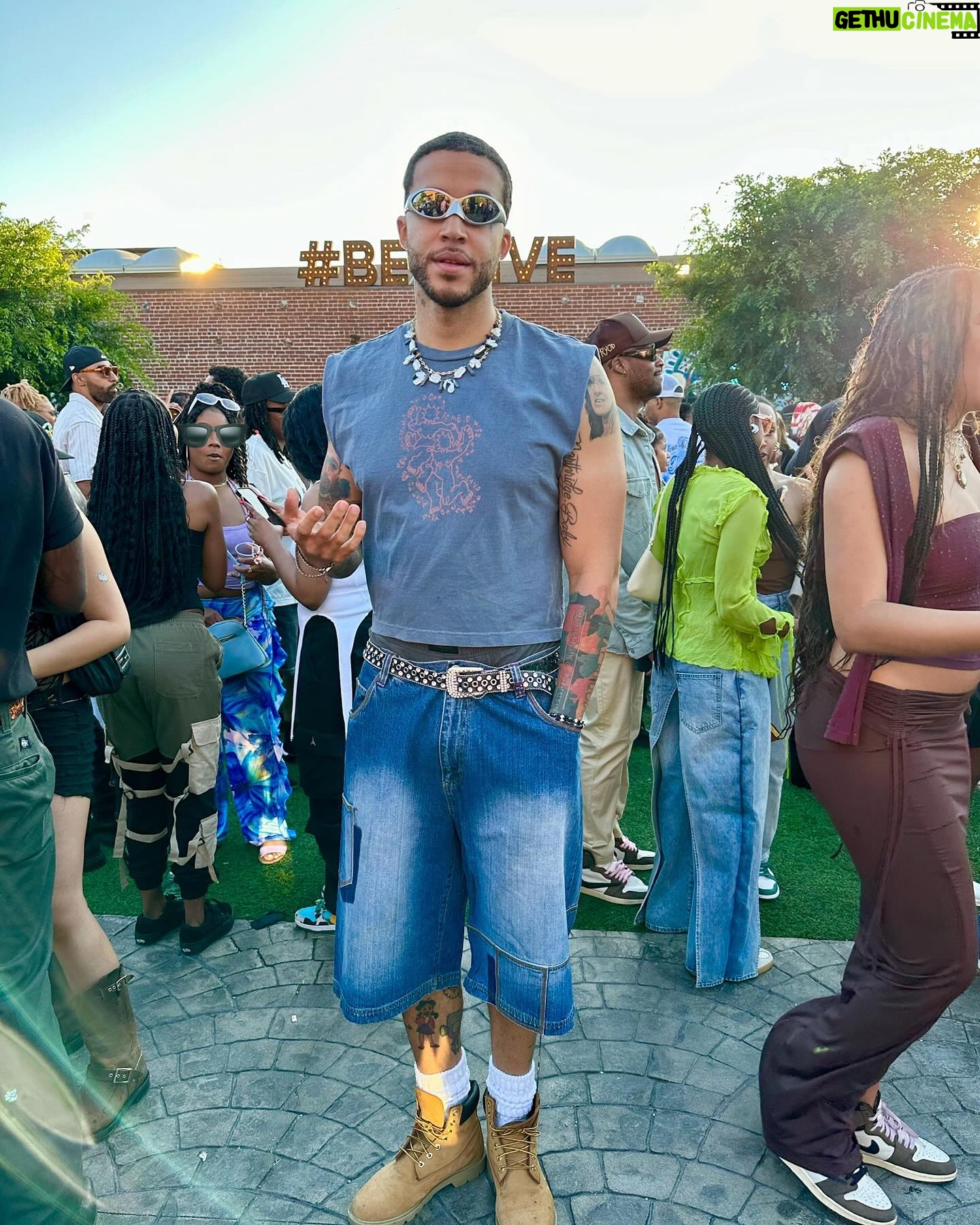Richie Reseda - 5.7K Likes - lately i been needing my community in life/death ways. always have.
colonizers broke our communities into the smallest units possible and made us rely on their systems. to decolonize is to reconnect with and rely eachother. hard, patient, Loving work.
1. šø: @rahaela š: @everydayppl
2. hard times = hard community commitment.
3. @jennmjacksonphd
4. @kidsofimmigrants
5. @ekaynuh
6. @eroticsofliberation @wetakecareofwe
7. @dereckapurnell
8. @taylormadeyyc
9. š what if we live in integrity w the needs of all natural things hold eachother accountable to do it? cuz we need eachother?
10. šø taken after community listening circle #6. building shared story. jojoās first night out after 17 years in prison. 2023. #abolitiondreamlab
love š° reciprocity š° accountability