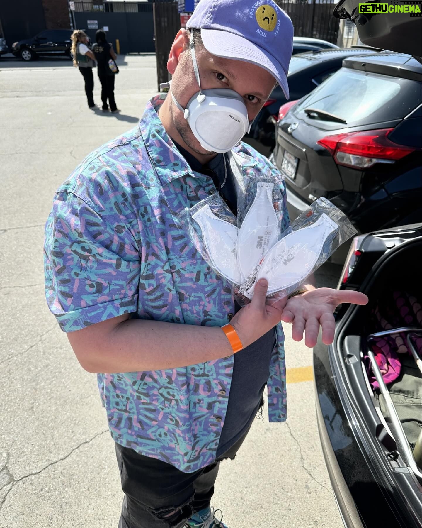 Richie Reseda - 4.2K Likes - long covid be disabling and killing people. anybody can get it.
1. anymore than 5 randos in the spot, im masking
2. @washingtonpost
3. masks also protect from outside crowds and cops
4. long covid @nowthisnews
5. an act of love
6. a friend whoās graciously taught me a lot about covid safety and ableism, @mattmcgorry
7. @sister.is
8. @entangledrootspress @emkaisart
9. @gonjigonjigonji & @_heyywonton , two close friends who practice collective embodied safety w me (and teach me about ableism!)
10. we all we got
what individual comforts must we release to protect our most vulnerable ppl?