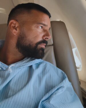 Ricky Martin Instagram - Siempre viví enamorado de España, pero esta vez me tiene hechizao.