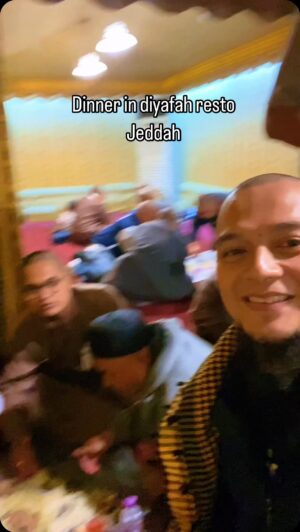 Rico Verald Instagram - Dinner bersama jamaah @diyafatalharamainofficial