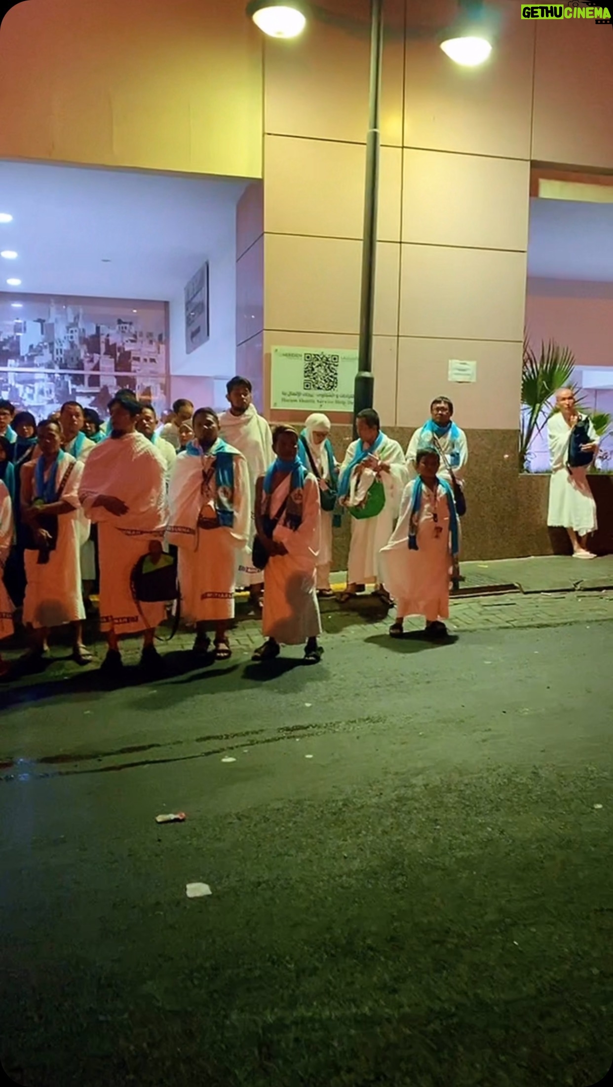 Rico Verald - 76 Likes - Persiapan para jamaah untuk tawaf