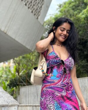 Riddhi Kumar Instagram - Flower power 🌺🥊💥✨