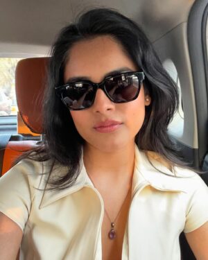 Riddhi Kumar Instagram - Can’t think of a caption 😶‍🌫️ something on the lines of golden hour ✨ mandatory post for engagement 🤓