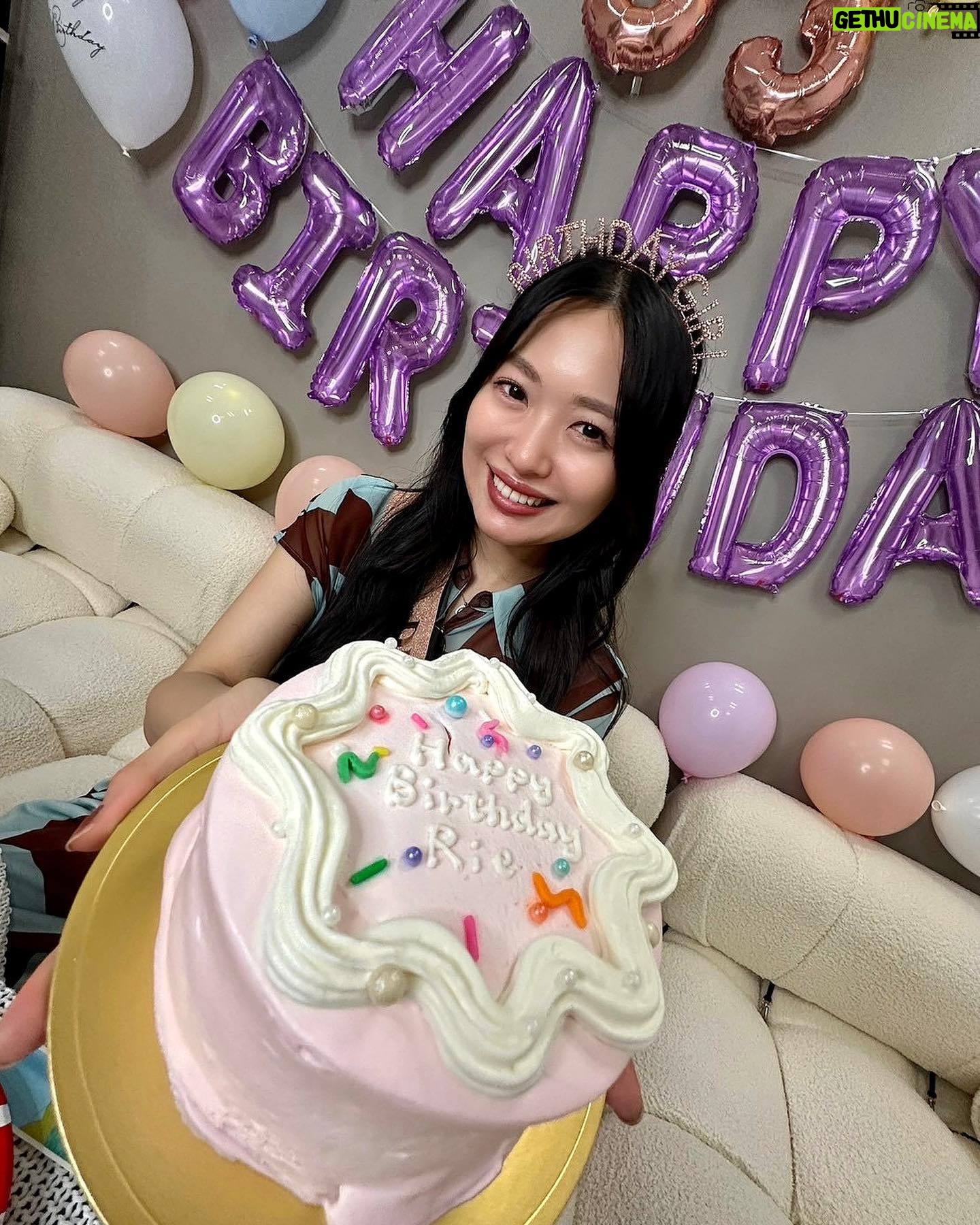 Rie Kitahara - 9.6K Likes - 33歳になりました🎂✨
今年はたくさんお誕生日会をしてもらいました💟
ここに残させてください😌🎀
幸せな瞬間がたくさんあったよ~
1枚目の写真は…あきちゃのYouTubeで配信されるので
それもお楽しみに☺️
33歳も周りを大切に、
楽しく、穏やかに、幸せに過ごしていきたいです。
今年もよろしくお願いします🫶🏻