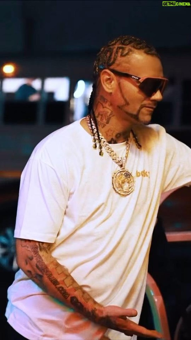Riff Raff - 2.2K Likes - Breaking News 🗞️: Becky hires RiFF RAFF as Creative Director
Welcome aboard @jodyhighroller
Www.TasteBecky.com ☀️🥂
Becky Personality Juice©️
#riffraff #marketing #becky #beverage