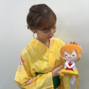 Riho Iida Instagram - ラブライブ！夏祭り in 神田明神納涼祭り🎐
ありがとうございました

久々の浴衣嬉しかったです👘

ヘアーはリボンをくしゅくしゅしてお花みたいに🏵️
私のショートボブをこんなにも素敵に
アップスタイルにしてくださりありがとうございます🤍
@ayasumimoto

#神田明神 
#lovelive
#μsicforever 
#μ’s
#星空凛