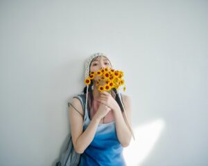 Riho Nakamura Instagram - @mini_tkj 8月号発売中🌻

📸  @atsukokitaura 
👗　@mika_ito_ 
💄　@yukie_tsujimura