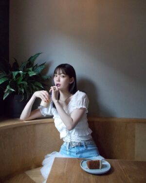 Riho Nakamura Instagram - もう8月か〜🌻
