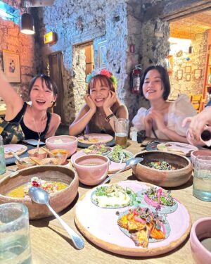 Riho Yoshioka Instagram - momo合流❤︎
とにかく🌮を食べまくる
食べてりゃ何とかなるって思える味。

@charanpo_momo 
@miwakokakei 

#🇲🇽
#🌮
#ペドレガル邸近く