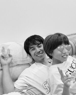Riisa Naka Instagram - Happy 36th birthday💙💙💙
@akiyoshi0630nakao 

まじでいい歳の重ね方してる役者ナンバーワンだよな〜☝️
最高だぜ！中尾明慶🔥☝️⭐️
おめでとう🥰

#6枚目以外はちゃんと目あいてます