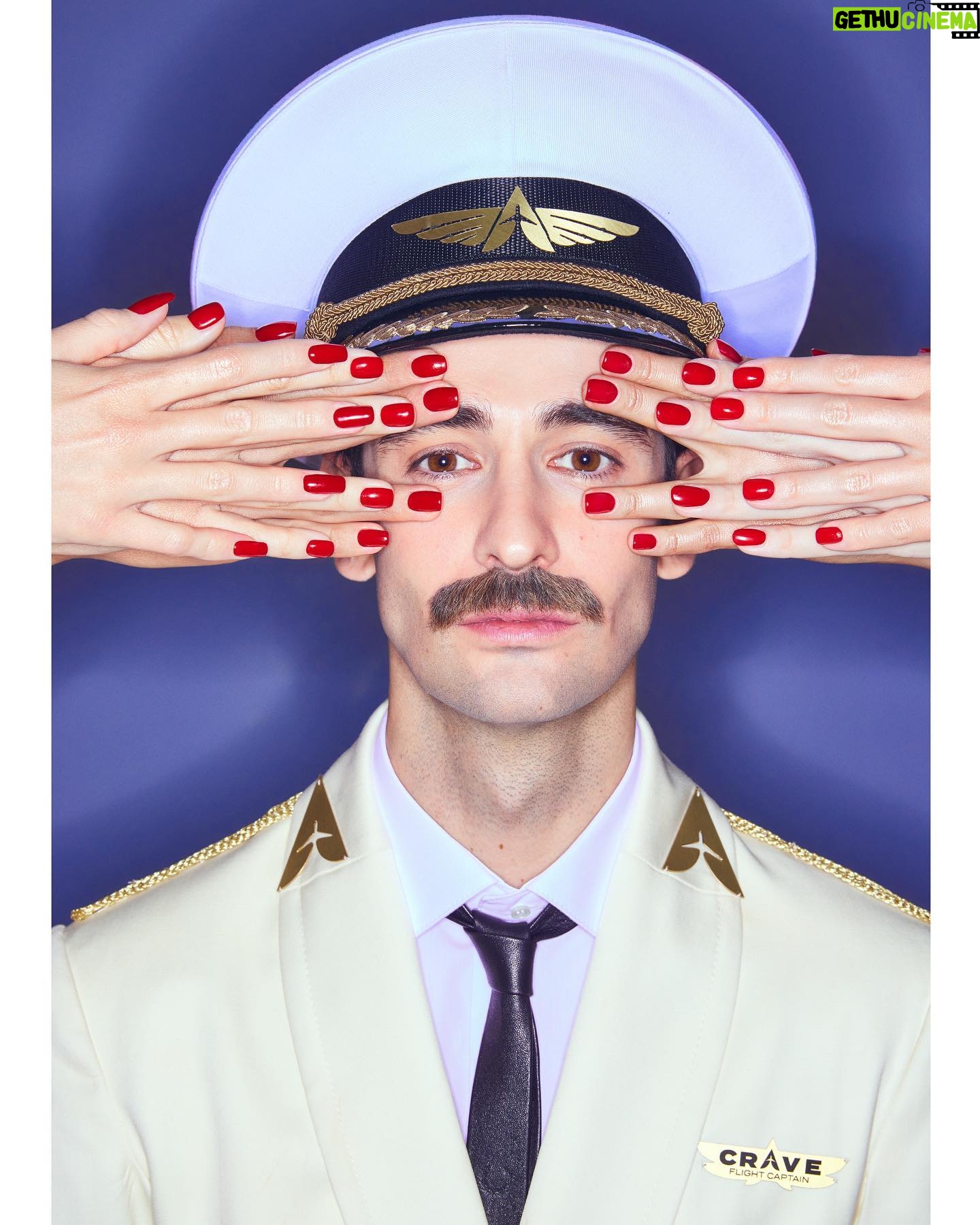 Rinal Mukhametov - 1.8K Likes - ..В предновогодние дни летайте авиакомпанией Crave Airlines✈️, а если вы замешкались и упустили такую возможность, ждём вас в январе..⛄️ Билеты уже на сайте @cravemoscow
📸 @danilgolovkin
#cravetheatremoscow #craveairlines