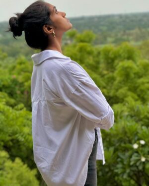 Rinku Rajguru Instagram - It’s just a vibe🍃🕊️🌊🤍