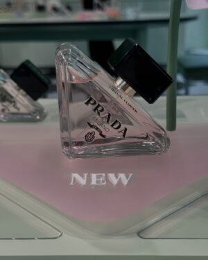 Rintaro Hachimura Instagram - @pradabeauty 
Prada Beauty Tokyoにお邪魔して、一足先にアイコンフレグランス 「パラドックス オーデパルファム」からの新作「パラドックス ヴァーチャル フラワー オーデパルファム」を体験させていただきました。元々「パラドックス」はとても好きな香りで、今回は花をモチーフにした新作ということでとても楽しみにしていたのですが、プラダならではの花へのアプローチが素敵で、香りも爽やかでありながらもゴージャスな自分になれる、いつでも自分を高めてくれる作品でした。ピンクのジュースも可愛らしく、象徴的なボトルデザインも相変わらず素敵でした。いつでも自分を最高にしてくれるフレグランスをみなさんも是非試してみてください。
#pradabeauty #プラダビューティ #プラダパラドックス #PR