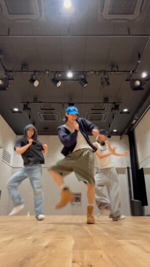 Rintaro Hachimura Instagram - 🐇💐
♫ @newjeans_official - Supernatural

#Newjeans#Supernatural
#WATWING#dance#fyp