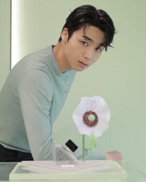 Rintaro Hachimura Instagram - @pradabeauty 
Prada Beauty Tokyoにお邪魔して、一足先にアイコンフレグランス 「パラドックス オーデパルファム」からの新作「パラドックス ヴァーチャル フラワー オーデパルファム」を体験させていただきました。元々「パラドックス」はとても好きな香りで、今回は花をモチーフにした新作ということでとても楽しみにしていたのですが、プラダならではの花へのアプローチが素敵で、香りも爽やかでありながらもゴージャスな自分になれる、いつでも自分を高めてくれる作品でした。ピンクのジュースも可愛らしく、象徴的なボトルデザインも相変わらず素敵でした。いつでも自分を最高にしてくれるフレグランスをみなさんも是非試してみてください。
#pradabeauty #プラダビューティ #プラダパラドックス #PR