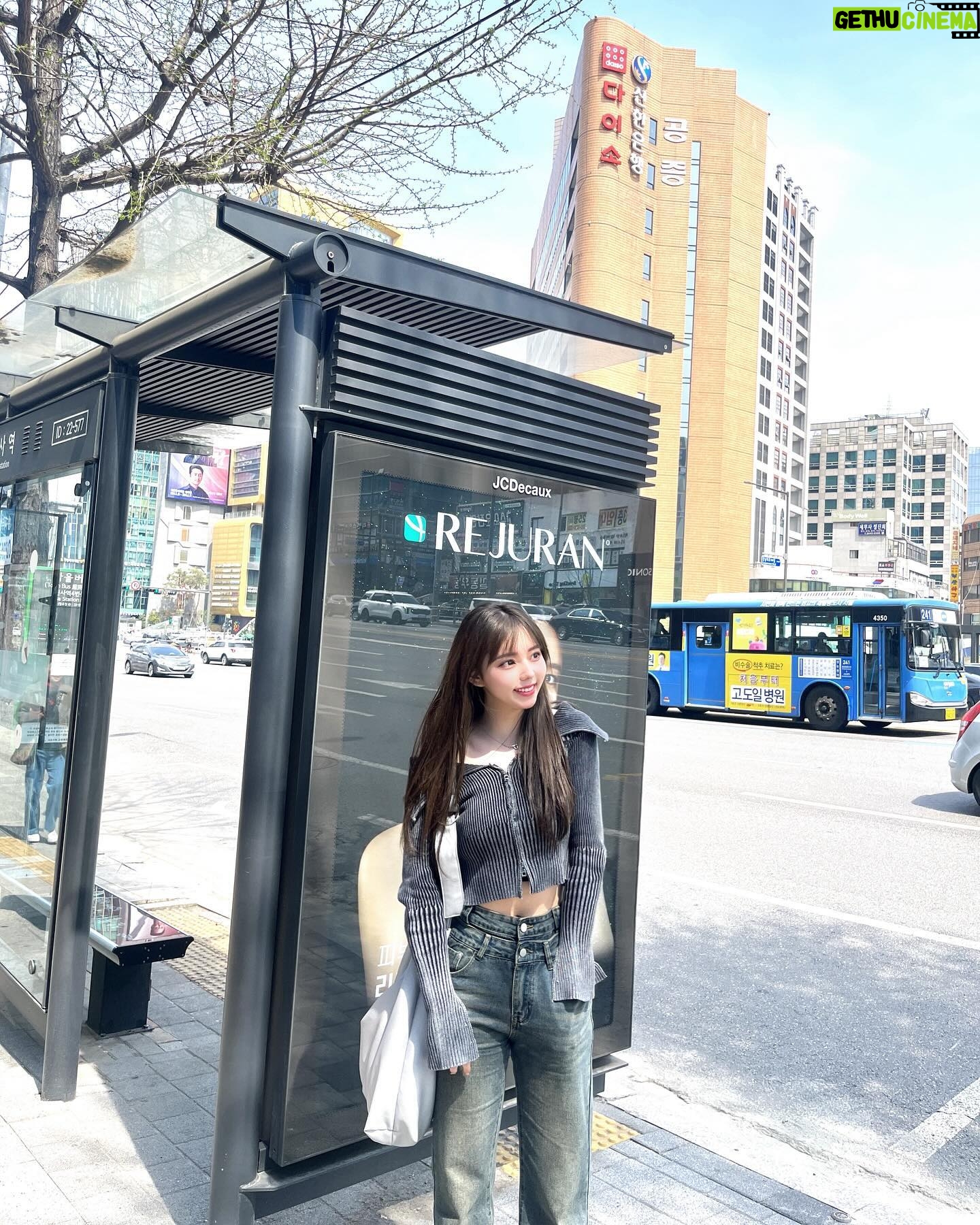 Rio Omori - 3.9K Likes - ・
・
韓国3日目の服装は珍しい系統かな👻🖤
韓国行く時は私服をあまり持っていかず現地で調達してるよ☺️🛍
・
・
#大森莉緒 #おーりお #おりおんず #おーりおこーで #おりおの旅 #韓国 #韓国旅行 #渡韓 #新沙 #オフショル #デニム #instagood #good #travel #korea #koreastyle #y2k #패션 #코디 #오늘의패션 #전신샷 #코디스타그램 #옷 #좋아요 #여행 #서울 #신사역