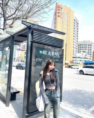 Rio Omori Instagram - ・
・
韓国3日目の服装は珍しい系統かな👻🖤

韓国行く時は私服をあまり持っていかず現地で調達してるよ☺️🛍
・
・
#大森莉緒 #おーりお #おりおんず #おーりおこーで #おりおの旅 #韓国 #韓国旅行 #渡韓 #新沙 #オフショル #デニム #instagood #good #travel #korea #koreastyle #y2k #패션 #코디 #오늘의패션 #전신샷 #코디스타그램 #옷 #좋아요 #여행 #서울 #신사역