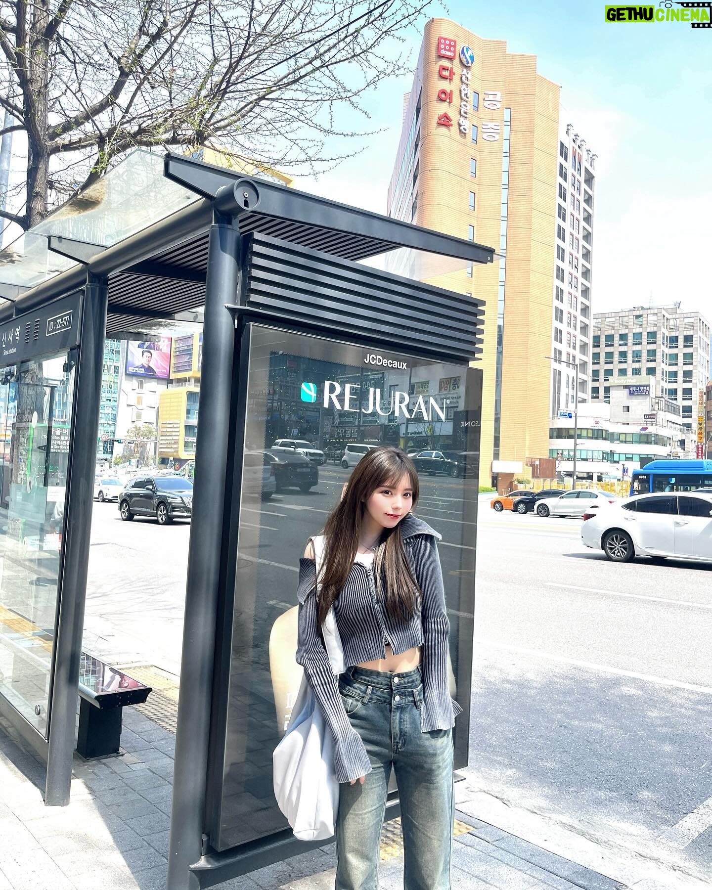 Rio Omori - 3.9K Likes - ・
・
韓国3日目の服装は珍しい系統かな👻🖤
韓国行く時は私服をあまり持っていかず現地で調達してるよ☺️🛍
・
・
#大森莉緒 #おーりお #おりおんず #おーりおこーで #おりおの旅 #韓国 #韓国旅行 #渡韓 #新沙 #オフショル #デニム #instagood #good #travel #korea #koreastyle #y2k #패션 #코디 #오늘의패션 #전신샷 #코디스타그램 #옷 #좋아요 #여행 #서울 #신사역