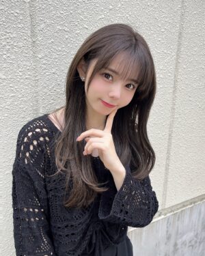 Rio Omori Instagram - ・
・
先日稽古終わりに美容室行ってきたよ〜〜🫧

だいぶ明るくなってたから落ち着いたカラーにして、
10cm以上切ったよ🤭

久しぶりのレイヤー
やっぱり好きだなってなりました🫶🏻
・
・
#大森莉緒 #おーりお #おりおんず #透明感カラー #レイヤーカット #美容室 #instagood #instapic #good #hair #패션 #코디 #오늘의코디 #오늘의패션 #전신샷 #코디스타그램 #옷 #좋아요