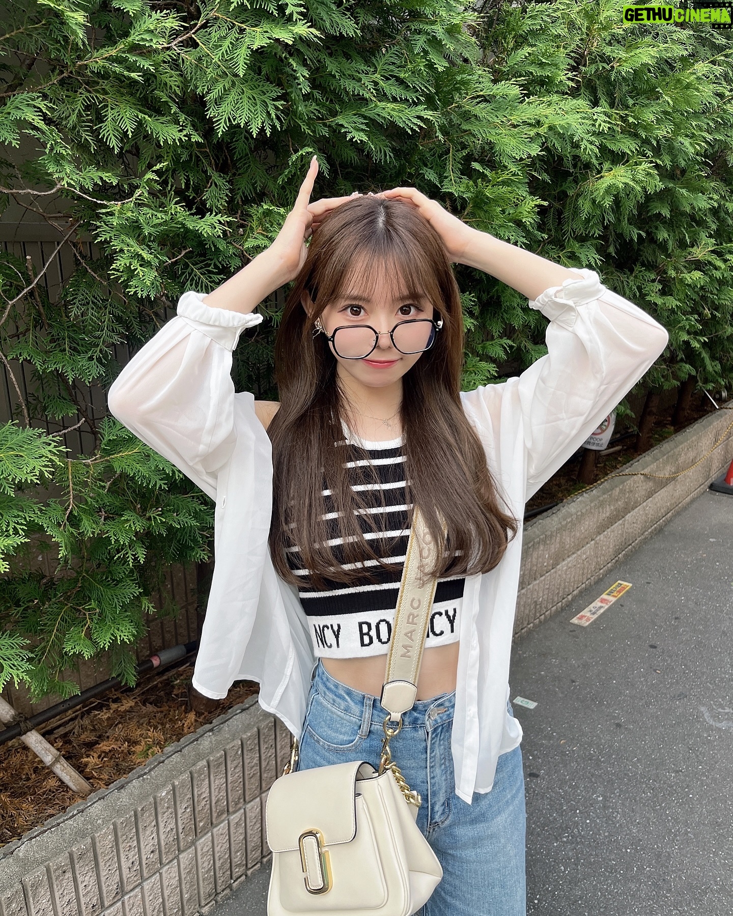 Rio Omori - 3.5K Likes - ・
・
毎日暑くて溶けちゃうねぇ🫠💧
・
・
#大森莉緒 #おーりお #メガネ #ストレートヘア #code #instafashion #ootd #instagood #instapic #good #niceclap #summer #패션 #코디 #전신샷 #코디스타그램 #옷