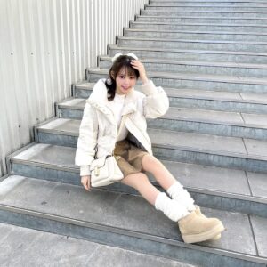 Rio Omori Instagram - ・
・
ムートンブーツGETしたらやりたかったコーデ🧸🤍
白×ベージュの組み合わせ好き‪‪☺︎‬
・
・
#大森莉緒 #おーりお #おりおんず #おーりおこーで #私服  #ムートンブーツ #ugg #白 #ダウン #ポニーテール #code #instafashion #ootd #instagood #instapic #good #패션 #코디 #오늘의코디 #오늘의패션 #전신샷 #코디스타그램 #옷 #좋아요