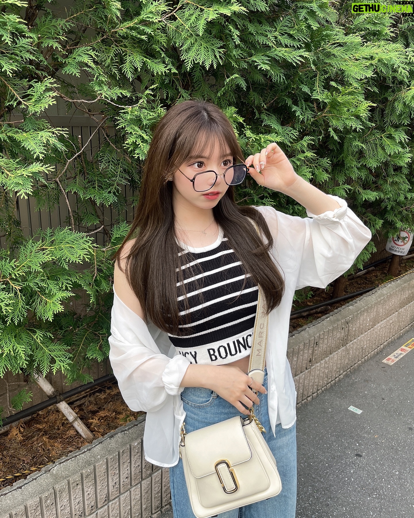 Rio Omori - 3.5K Likes - ・
・
毎日暑くて溶けちゃうねぇ🫠💧
・
・
#大森莉緒 #おーりお #メガネ #ストレートヘア #code #instafashion #ootd #instagood #instapic #good #niceclap #summer #패션 #코디 #전신샷 #코디스타그램 #옷