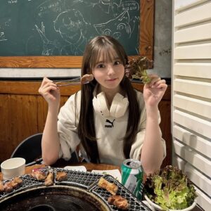 Rio Omori Instagram - ・
・
弘大の人気焼肉店~~🥩‪🔥
大行列だったけど、めちゃめちゃ美味しくて並んだかいがあった🥹

サムギョプサル、モクサル、オギョプサルを食べたよ🐷
お店オリジナルの麻薬ソースに付けて食べるのが最高だった...🥲

本場のモクサル美味しすぎて無限胃袋でした🤷‍♀️笑

ps.飲み物はチルソンサイダー🫶🏻
途中で頼んだ水冷麺も美味しすぎたよ🥲
・
・
#大森莉緒 #おーりお #おりおんず #おりおの食 #おりおの旅 #韓国 #韓国旅行 #渡韓 #弘大 #トンジュヌンナムジャ #instagood #good #travel #korea #food #먹스타그램 #음식 #맛있다그램 #인스타푸두 #옷 #좋아요 #여행 #서울 #홍대 #돈주는남자 #목살 #오겹살