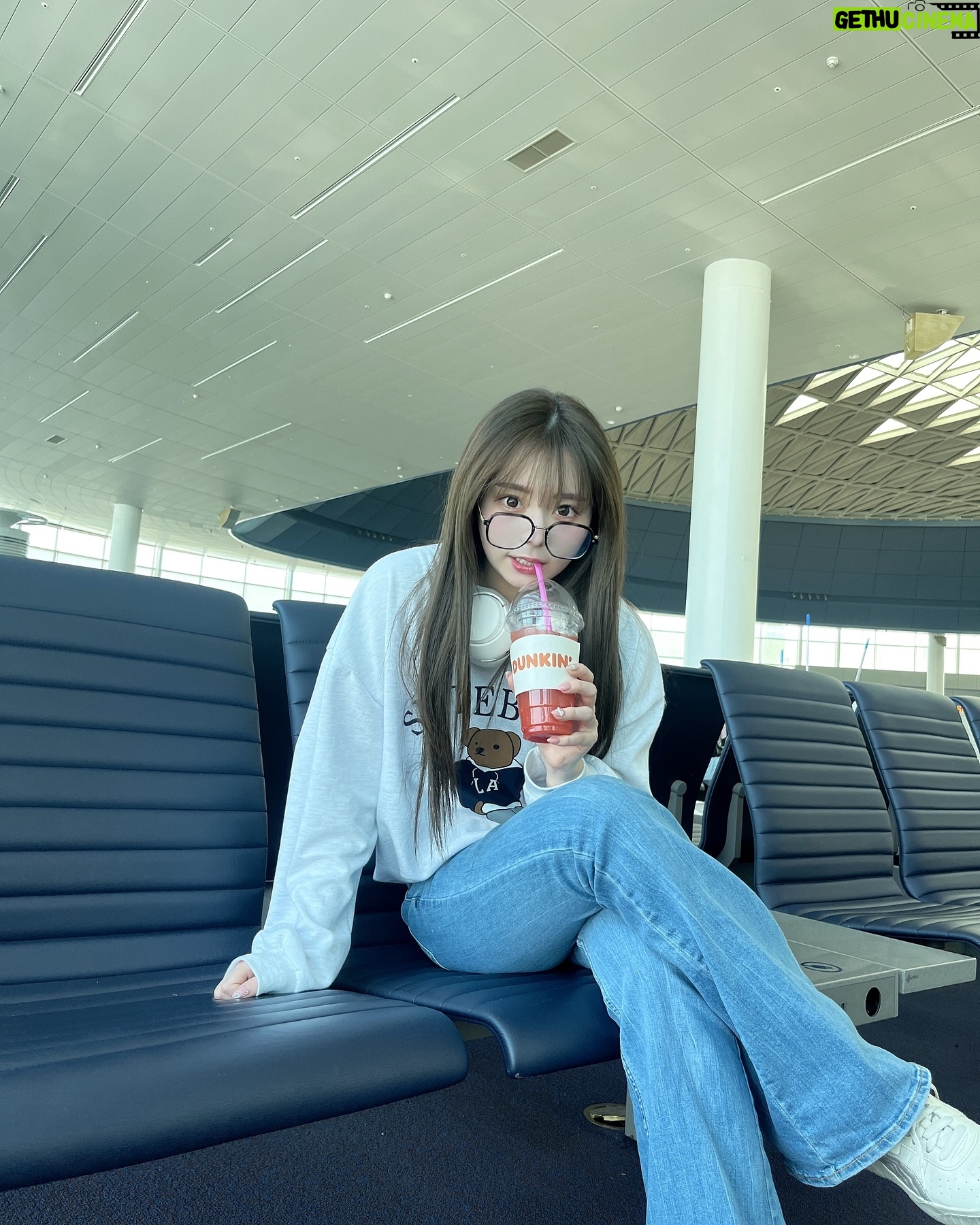 Rio Omori - 3.5K Likes - ・
・
🇰🇷···▸🇯🇵帰りの空港で📸
ピンクグレープフルーツエイド美味しかったな〜〜🍹
・
・
#大森莉緒 #おーりお #おりおんず #おりおの旅 #韓国 #韓国旅行 #渡韓 #仁川空港 #空港コーデ #メガネ #instagood #good #travel #korea #koreastyle #donkindonuts #패션 #코디 #오늘의코디 #오늘의패션 #전신샷 #코디스타그램 #옷 #좋아요 #여행 #서울 #인청공항