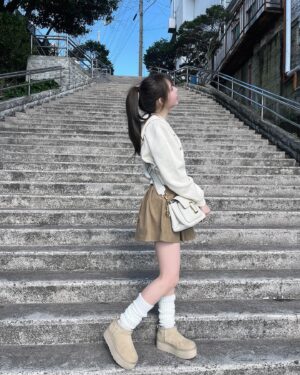Rio Omori Instagram - ・
・
温泉入る前と後、どっちも写真撮ったから髪型変わってる🤭
どっちが好き？🤍🤍
・
・
#大森莉緒 #おーりお #おりおんず #おーりおこーで #私服 #ポニーテール #ストレートヘア #ムートンブーツ #ugg #温泉旅行 #instagood #instapic #good #trip #패션 #코디 #오늘의코디 #오늘의패션 #전신샷 #코디스타그램 #옷 #좋아요