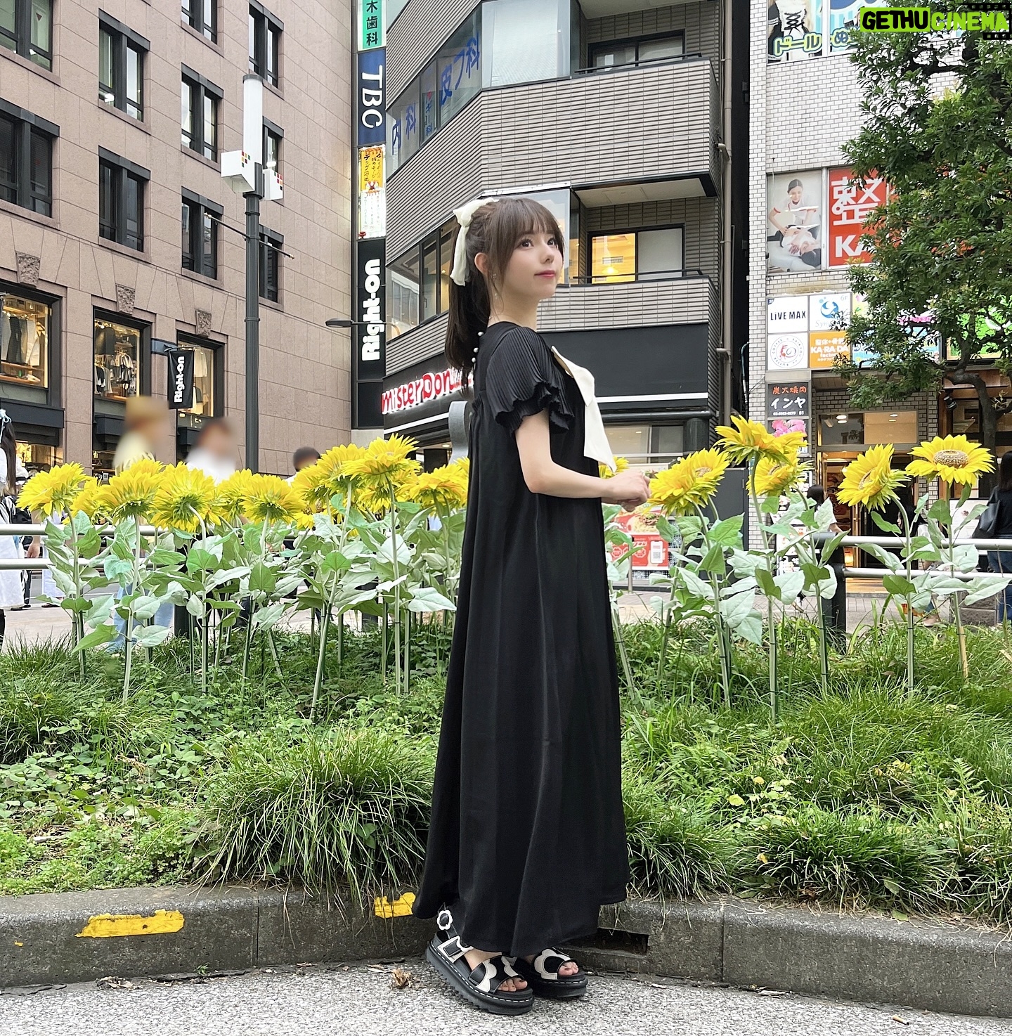 Rio Omori - 3.7K Likes - ・
・
🖤👼🏻🤍
♡onepiece→ @20s_tnewties_jp
♡shoes→ @drmartensofficial
このワンピース、大きなリボン付いてるのが可愛すぎるよね🎀
一目惚れして即購入だった☺️笑
サンダルは春に買ったんだけど
可愛すぎてずっと履いていたい🥹🫶🏻
今期お世話になりすぎてる...💭
・
・
#大森莉緒 #おーりお #おーりおこーで #私服 #ワンピース #モノトーンコーデ #フレンチガーリー #リボン #ポニーテール #ドクターマーチン #サンダル #code #instafashion #ootd #instagood #instapic #good #tnewties #drmartens #패션 #코디 #전신샷 #코디스타그램 #옷