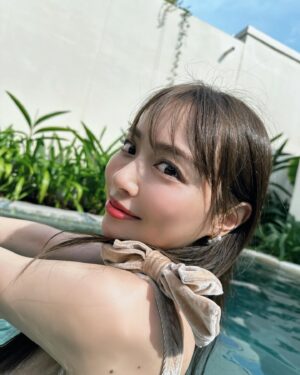 Rio Uchida Instagram - いえい🫣🦋

撮影の合間にプールで夏休み気分🏝️

#りおりなの旅 #リナティキー