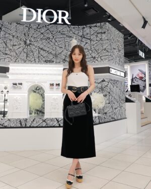 Rio Uchida Instagram - 🩷 @dior @diorbeauty 🩷

8/27まで開催中のイベント「ディオール ランデヴー パリ」へ伺いました。
クリスチャン・ディオールとゆかりのあるパリの街並みからインスパイアされた プラン ドゥ パリ コレクション。

この日はイベント限定色を使ってメイクアップしたよ。特にアイシャドウとネイルがお気に入り。キラキラで最高に可愛くて…デイリーにも特別な日にも使えそう！プレゼントにもぴったりです♡

パリにはまだ行ったことがなくて憧れの場所なので
いつか行けたらいいな〜🌟
伊勢丹 新宿店 本館 1F ザ・ステージにて開催中です。是非チェックしてね。

#supportedbydior #diorjoaillerie