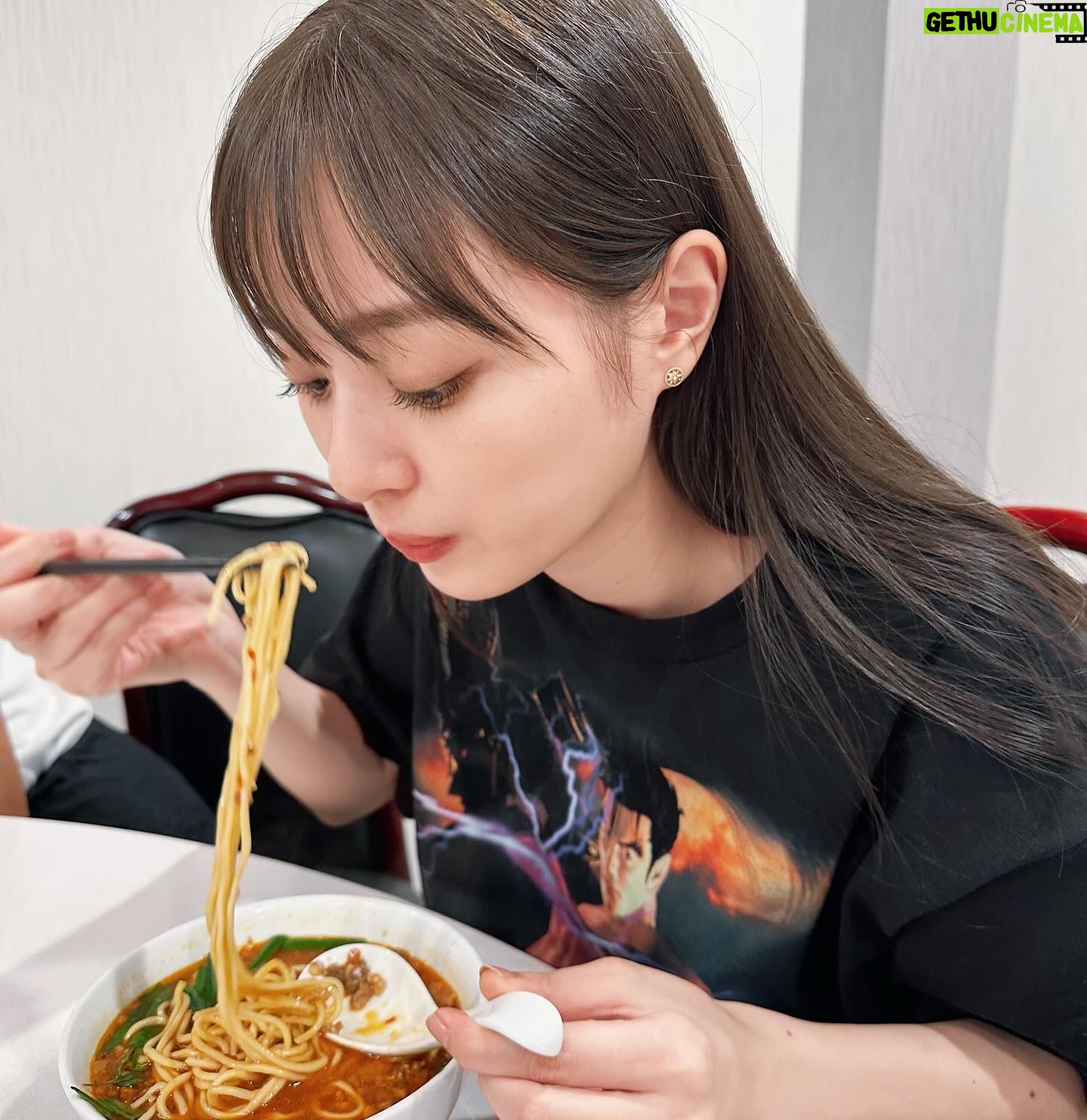 Rio Uchida - 39.2K Likes - ずっと行きたかった名古屋の中華屋さん
味仙で台湾ラーメン食べてきた!
みんなでシェアしたから0〜4辛を食べ比べ。
わたしショボすぎて普通の辛さで火を吹いて🔥
結局0辛のアメリカンを食べましたw
みんなは辛いのイケるーーーーー?
#味仙
#青菜炒め5秒で出てきた
#小袋とアサリ美味しすぎ
#手羽先辛すぎ
#全部うますぎ問題