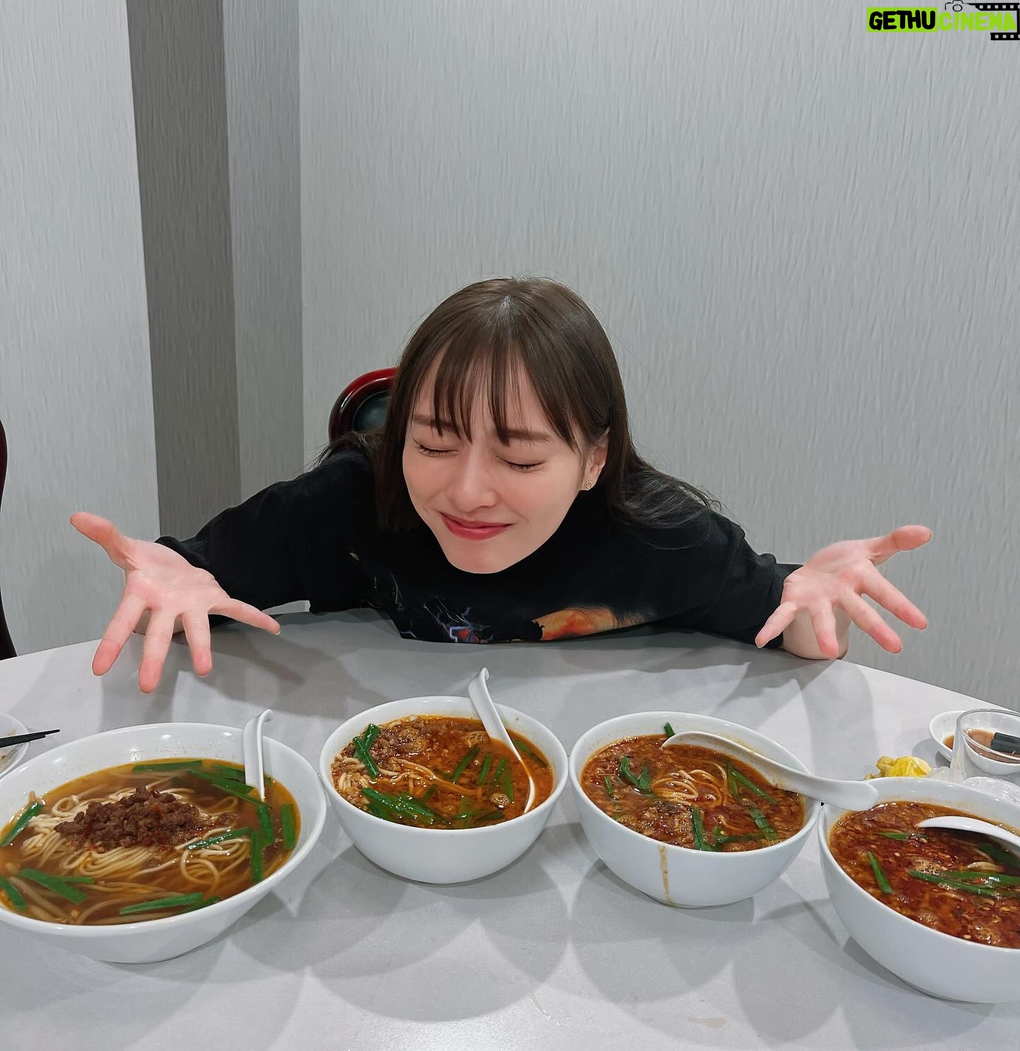 Rio Uchida - 39.2K Likes - ずっと行きたかった名古屋の中華屋さん
味仙で台湾ラーメン食べてきた!
みんなでシェアしたから0〜4辛を食べ比べ。
わたしショボすぎて普通の辛さで火を吹いて🔥
結局0辛のアメリカンを食べましたw
みんなは辛いのイケるーーーーー?
#味仙
#青菜炒め5秒で出てきた
#小袋とアサリ美味しすぎ
#手羽先辛すぎ
#全部うますぎ問題