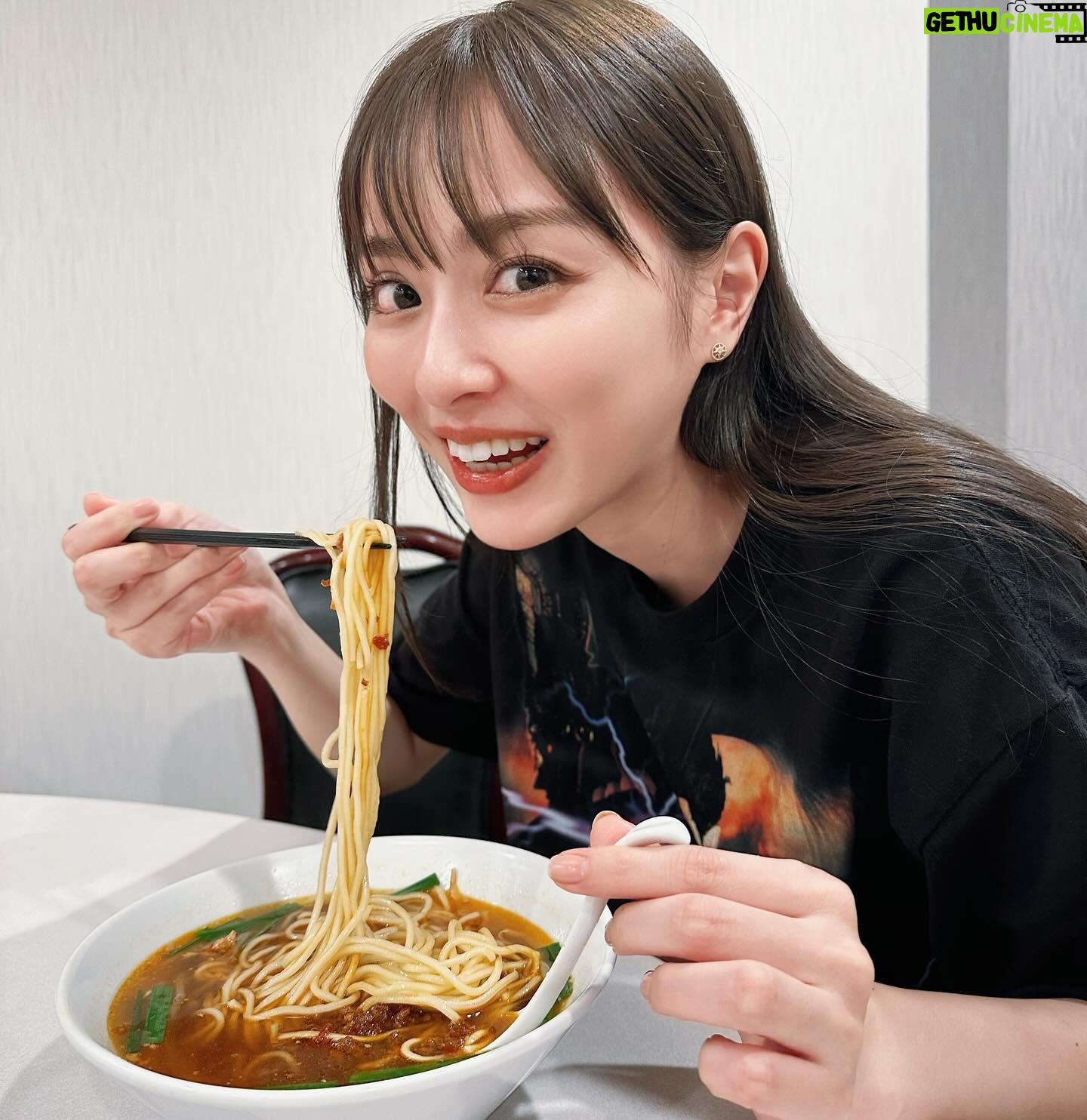 Rio Uchida - 39.2K Likes - ずっと行きたかった名古屋の中華屋さん
味仙で台湾ラーメン食べてきた!
みんなでシェアしたから0〜4辛を食べ比べ。
わたしショボすぎて普通の辛さで火を吹いて🔥
結局0辛のアメリカンを食べましたw
みんなは辛いのイケるーーーーー?
#味仙
#青菜炒め5秒で出てきた
#小袋とアサリ美味しすぎ
#手羽先辛すぎ
#全部うますぎ問題