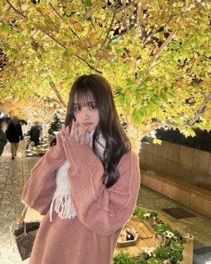 Ririka Moriwaki Instagram - クリスマスシーズンがいちばんすき🎄🤍
みんなどのシーズンが好き？？？
.
.
.
.
.
.
.
美容でい！📆

いつもお世話になってる @dr.dowaki さんに @ginzatacstaff で肩ボトックスやっていただきました！！
肩こりがひどくて何もしてなくても痛い、みたいなことが結構あったのですが、嘘みたいになくなったので2回目🥹💓
今回もありがとうございました！

@haku_whitening さんで初のホワイトニングに行ってきました！医療のホワイトニングで効果かんじやすいみたいでこれから通うので、またご報告するねー！楽しみ！

#ホワイトニング #pr