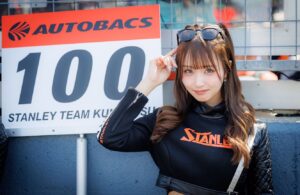 Ririka Moriwaki Instagram - #SUPERGT 開幕戦岡山！
初のレースアンバサダーとしてのお仕事でドキドキでしたが迫力もすごくて2日間ずっとドキドキしてました、🚗🤍

開幕戦で3位！🌟表彰台獲得🚗🌟
たくさんの声援ありがとうございました🧡！
次戦も100号車STANLEY TEAM KUNIMITSUへの応援をよろしくお願いいたします🤲☺️

#sgt #supergt