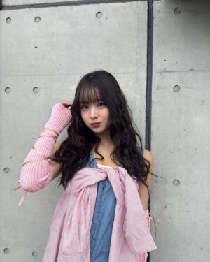 Ririka Moriwaki Instagram - シンデレラフェス2024 〜さいたまスーパーアリーナ〜
ありがとうございました🙂‍↕️🩷

EDWIN【@edwin.indonesia 】ステージ👥✨！

会いにきてくださった方々ありがとうございました！
作ってくれたパネルもいっぱい見えて嬉しかった〜♡！

ピンクにデニムを合わせた衣装で、とってもかわいかった、、💓
髪はワッフルヘアにしていただき、初めてのヘアスタイルで新鮮でした😖💓

今年も出演させていただけて、とても嬉しかったです！
ありがとうございました！
@momona_kohama ちゃん！お疲れ様でした👑🎀🩷