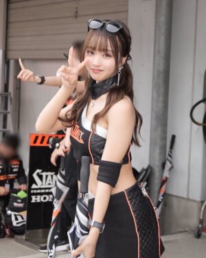 Ririka Moriwaki Instagram - SUPER GT 鈴鹿🛎️

お疲れ様でした！たくさんの応援ありがとうございました♡

そして、実は、先日から始まった新人賞にエントリーしています！
絶対グランプリとりたいので皆様1日一回ぽちっと応援してくれると嬉しいです！
雑誌購入、ハガキを送ってくれるとポイントが高いです🥺
詳細、応援方法はリンクをつけてTwitterに載せてあるのでぜひそこからよろしくお願いいたします！

次は🗻富士🗻です！
もういまから楽しみ〜！みなさんにたくさん会えて嬉しかったです！

投票の仕方Twitterに載せてありますが、わからなかったらぜんぜん聞いてください！🥺🥺
ご協力よろしくお願いいたします！

#supergt #stanley