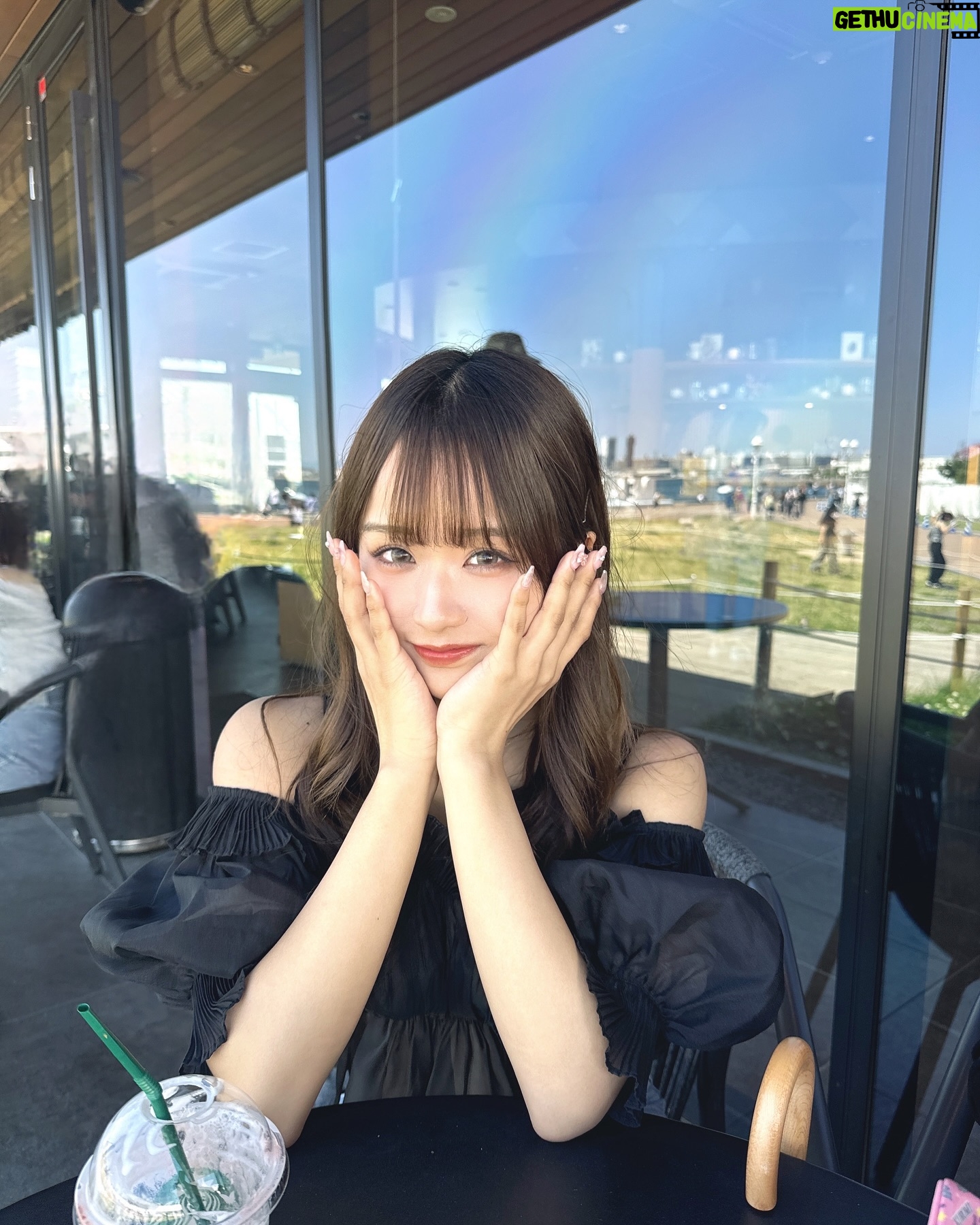 Ririka Moriwaki - 3 Likes - スタバのフラペチーノは絶対生クリーム増量します🙂↕️🩷
.
.
.
.
.
.
.
今月も @unelimit_official で @unelimit_kurumi さんにハーブピーリングしてもらいました🌱💚
結構定期的にニキビもできてたんやけどそれも無くなってストレスフリー🥺🩷
ニキビ跡とかニキビ気になってる人とかすごいいいみたいです!🚹も🙆♂️だって!🙆♂️🙆♂️
最近 @kinujo.jp のドライヤー使い出したの!!、
めちゃ軽いのに風力強くて流行ってるの納得〜!
ほんっまにコンパクトやからどこでも持ち運べる気がする、、🚗💓りりはかっこいい黒にしたよ〜!
みんなも一緒に髪ケアしようね〜!🖐️🩷🩷🩷
#unelimit #絹女 #kinujo #ドライヤー #pr