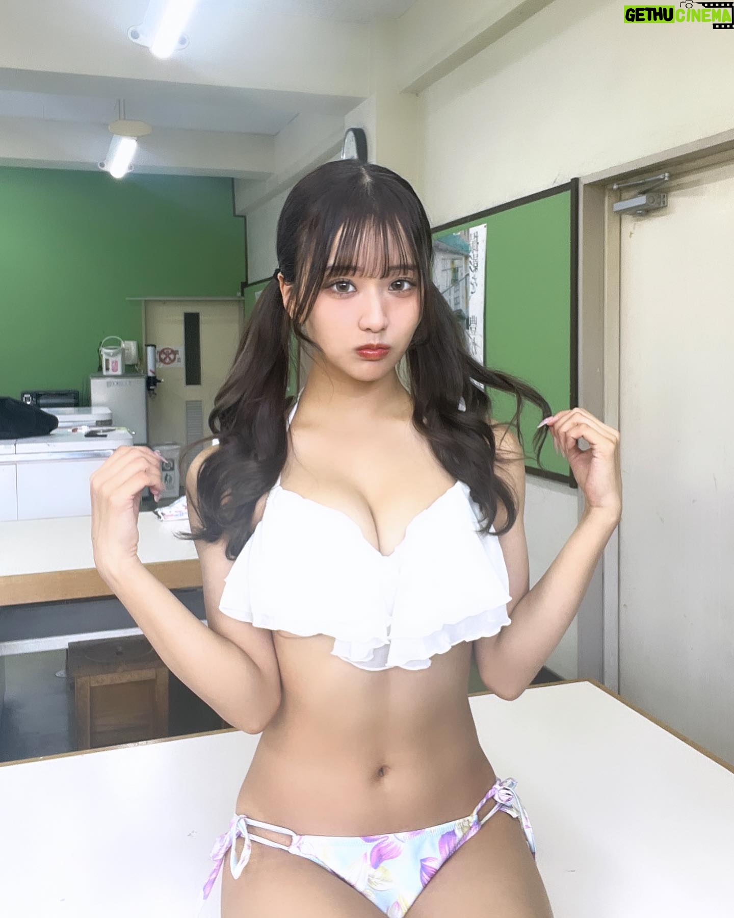 Ririka Moriwaki - 11.8K Likes - 本日発売♡
#週間プレイボーイ 57人グラビアに呼んでいただきました😖
57周年という素敵な機会に呼んでいただけてとても嬉しいです💞
皆さん優しくてすごく楽しい撮影でした😭
でもやっぱり水着の撮影はまだ、少し恥ずかしいです笑
改めて週プレさん57周年!おめでとうございます!😖💓
雑誌についているアンケートで私の名前をかいてくださると、こういったお仕事の機会が増えると思うので皆様ぜひよろしくお願いいたします😖💓💓
#週プレ
#週間プレイボーイ
#57人グラビア
#創刊57周年