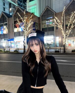 Ririka Moriwaki Instagram - 黒猫さん🐈‍⬛