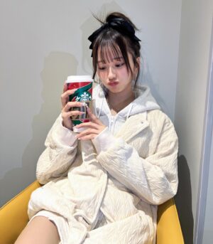 Ririka Moriwaki Instagram - ままいっぱい写真撮ってくれるからいろんな顔してる笑笑
@roial_intl さんのお洋服ほんーまにかわいくてだいすき♡‼︎‼︎これ服繋がってるの！！♡
.
.
.
.
.
.
.
リリのまつ毛のかわいいは先月も今月 @mosteyes_shibuya で　@ri__k07n さんにしてもらった〜！まつ毛美容液でまつ毛も育ててます！【 @theshop_beauty_official 】
いつもありがとうございます🎀💓
.
.
最近お肌褒められることめちゃくちゃ多くなったんやけど、 @unelimit_maika さんのおかげなの〜😖💞
今月乳酸菌ピーリングしたんだけど乾燥肌の私には最高だった😮‍💨ありがとうございました！

#cococil #まつ毛美容液 #まつ毛ケア #pr