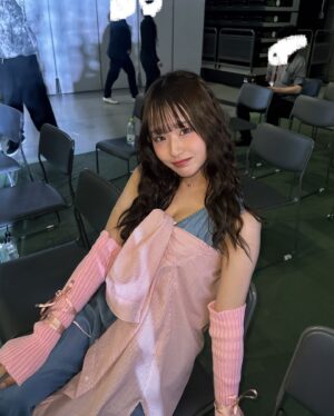 Ririka Moriwaki Instagram - いっぱいコメントちょーーだい🎀💓
.
.
.
.
.
.
.
最近の美容DAY🙂‍↕️🩷

【 @haab_dream 】
お肌のくすみとか繰り返す肌荒れずーっと気になってて、水光ペンっていう施術を受けてきました😖🩷
3日後くらいから中から発光する？みたいな感じでツヤツヤが感じれて感動した🥲🥲🥲😭
2週間後にもう一回やると効果いっぱい出るよ！とのことだったので次また行ってから効果みんなにお伝えするね！！🤭💓思ったより痛くなくて安心だったよー！
ありがとうございました🙂‍↕️💓

【 @souibody 】
大切なお仕事の前に痩身エステに行ってきました🦵！
始まる前にウエストとか色々測ってもらうんだけど1番気になってたとこが直後に1センチも細くなっててびっくりしたの😖🩷
優しいお姉さんで素敵空間でしたありがとうございました🥲🩷

#pr
