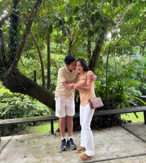 Ririn Ekawati Instagram - Kadang bagus, kadang kaya abu abu magrib.. semacam di photo 1 dan ke 2 hahahaha 
thats Life … Semua di Terima dan Di syukuri. 
Karna yang Beruntung bukan punya segalanya, tapi bisa Mensyukuri ke-apa-adanya kita ❤️
Alhamdulillah 🙏🏻
•
#grateful #MasyaAllah