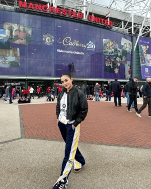 Ririn Ekawati Instagram - Suamiku setiap kali menceritakan team ini bergitu hebatnya, 
pas nonton langsung kow seri 😌
pantes keluar stadion muka dia ga berseri seri 😆🤍🤏🏻

#baruberaniposting