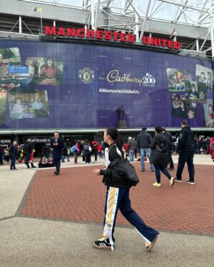 Ririn Ekawati Instagram - Suamiku setiap kali menceritakan team ini bergitu hebatnya, 
pas nonton langsung kow seri 😌
pantes keluar stadion muka dia ga berseri seri 😆🤍🤏🏻

#baruberaniposting